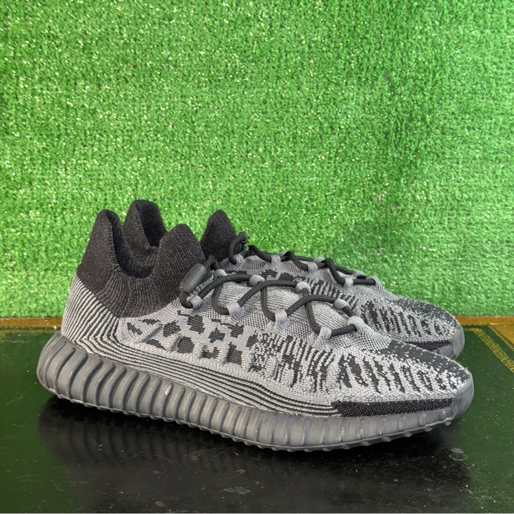 Addidas Yeezy 350 V2 SIZE 12
